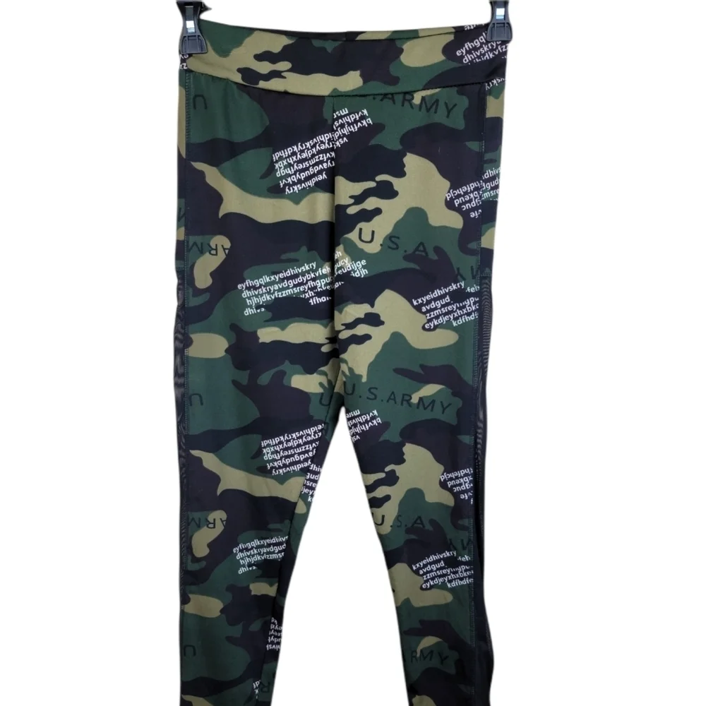 URBAN LOOK Graffiti Camouflage  Women's Athleisure Yoga/Jogger Set‎